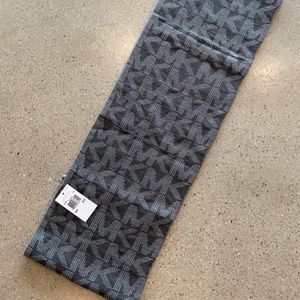 NWT MICHAEL Michael Kors Logo Infinity Loop Scarf Gray (537496CL)